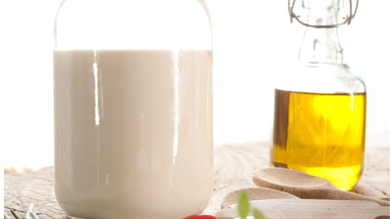 Discover the Benefits and Uses of Goat Milk: The Complete Guide to Nourishing Power