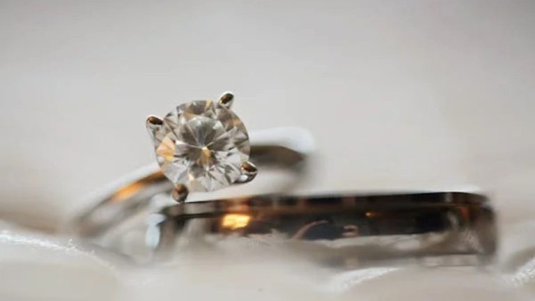 Express Your Unique Style with Stunning Statement Rings